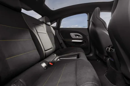 2026-mercedes-amg-cla-45-4matic-elektromobil-25