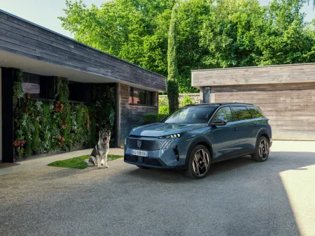2026-peugeot-e-5008-dog-edition-koncept-1