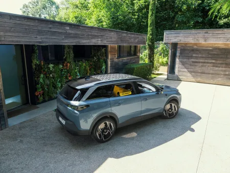 2026-peugeot-e-5008-dog-edition-koncept-2