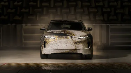 2026-range-rover-gt-maskovany-prototyp-1