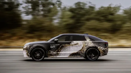 2026-range-rover-gt-maskovany-prototyp-12