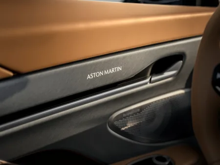 aston-martin-vanquish-25-limitovana-edice-10