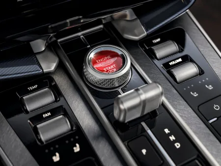 aston-martin-vanquish-25-limitovana-edice-12