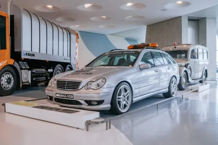 mercedes-benz-c-32-amg-medical-car-mercedes-benz-museum-1