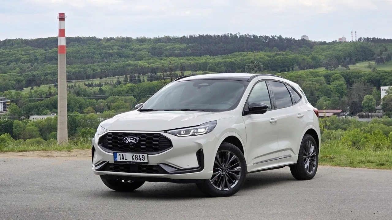 test-2026-ford-kuga-hybrid-awd-sound-edition