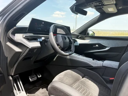 test-2026-peugeot-e-3008-gt-dual-motor-239-kw-13
