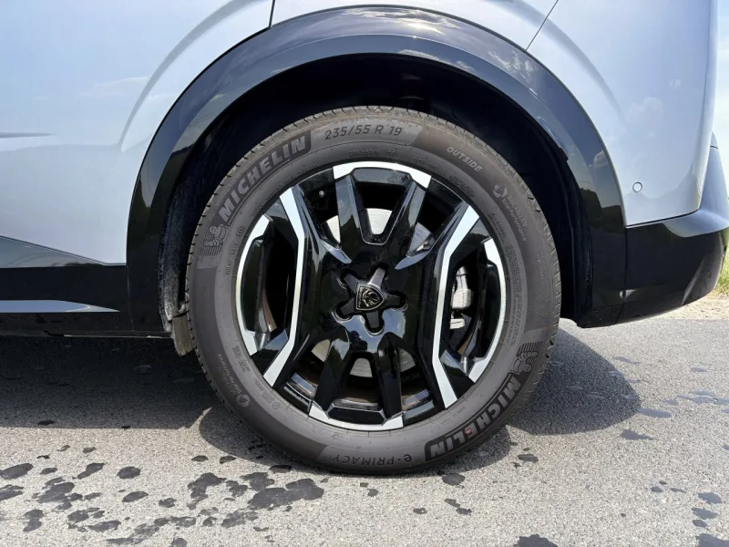 test-2026-peugeot-e-3008-gt-dual-motor-239-kw-9