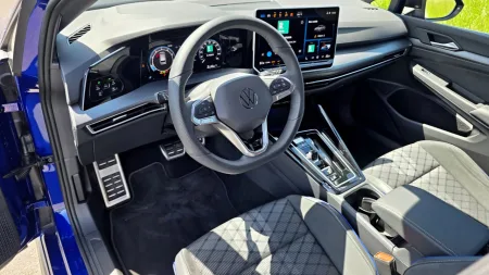 test-2026-volkswagen-golf-variant-r-line-people-20-tsi-150-kw-13