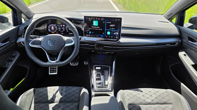test-2026-volkswagen-golf-variant-r-line-people-20-tsi-150-kw-14
