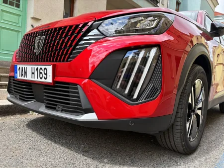 test-2026-peugeot-2008-hybrid-13