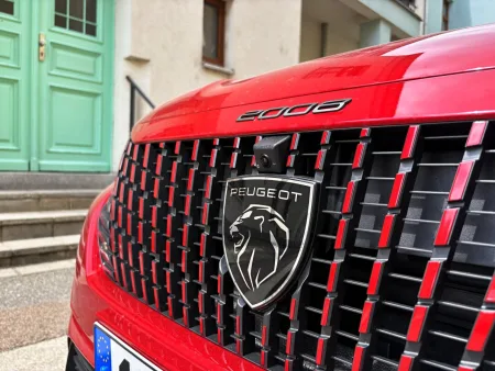 test-2026-peugeot-2008-hybrid-14