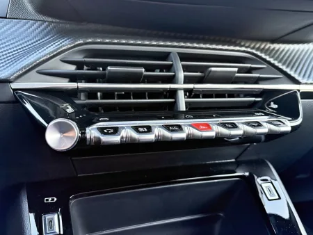 test-2026-peugeot-2008-hybrid-17