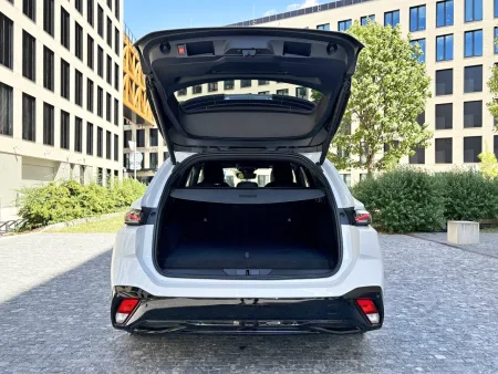 test-2026-peugeot-308-sw-gt-plug-in-hybrid-26