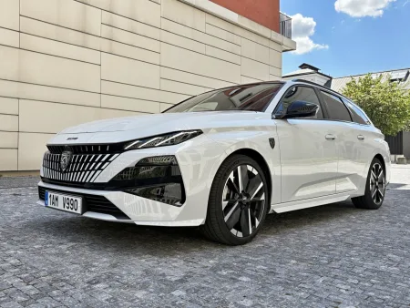 test-2026-peugeot-308-sw-gt-plug-in-hybrid-3