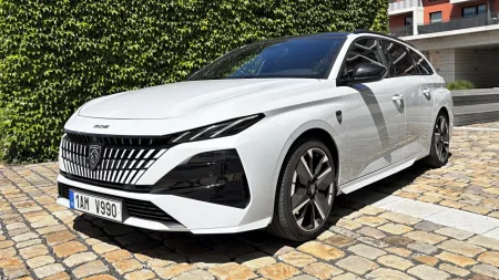 test-2026-peugeot-308-sw-gt-plug-in-hybrid