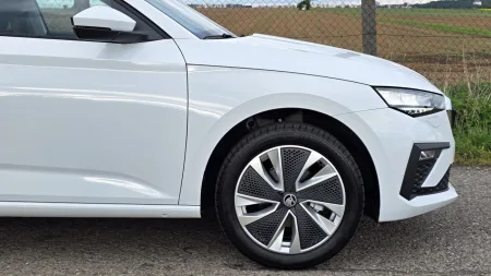 test-2026-skoda-scala-10-tsi-6mt-11