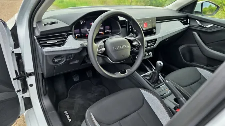 test-2026-skoda-scala-10-tsi-6mt-14