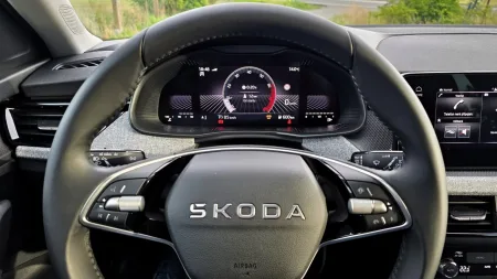 test-2026-skoda-scala-10-tsi-6mt-17