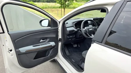 test-2026-dacia-jogger-hybrid-155-extreme-15