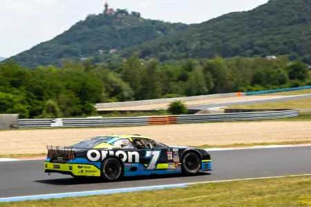 prvni-jizda-test-nascar-autodrom-most-2