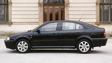 1-generace-skoda-octavia-long_3180653e-1440x810