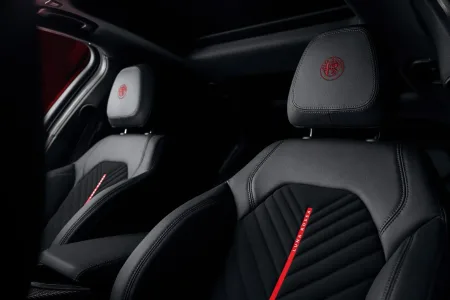 2026-alfa-romeo-giulia-edizione-luna-rossa-08