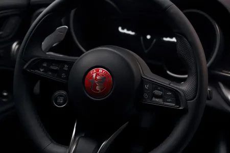 2026-alfa-romeo-stelvio-edizione-luna-rossa-08