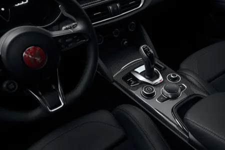 2026-alfa-romeo-stelvio-edizione-luna-rossa-09