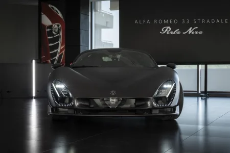 alfa-romeo-33-stradale-perla-nera-1