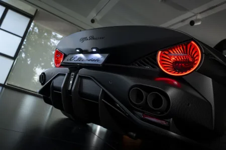 alfa-romeo-33-stradale-perla-nera-11