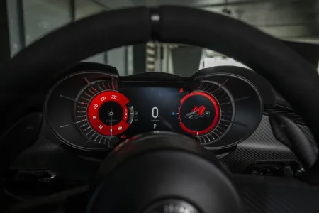 alfa-romeo-33-stradale-perla-nera-13