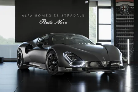 alfa-romeo-33-stradale-perla-nera-2