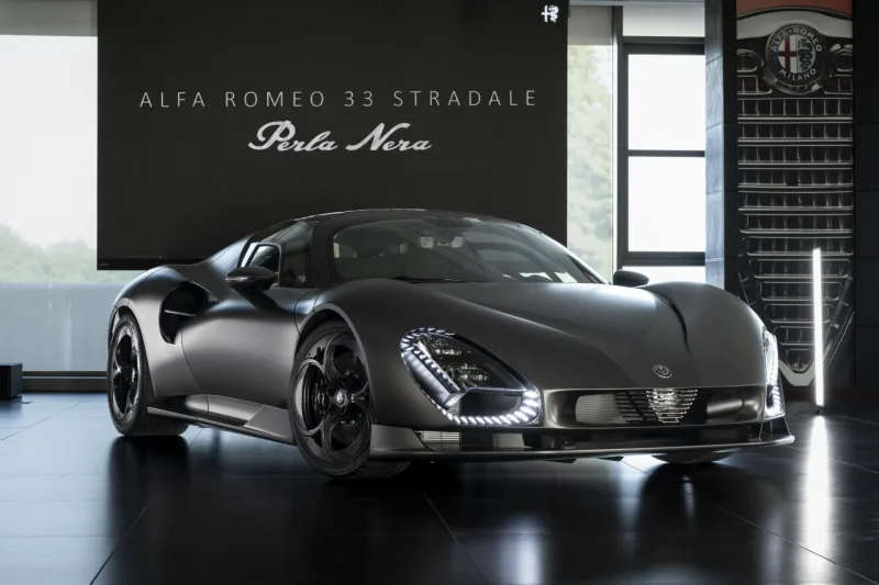 alfa-romeo-33-stradale-perla-nera-2