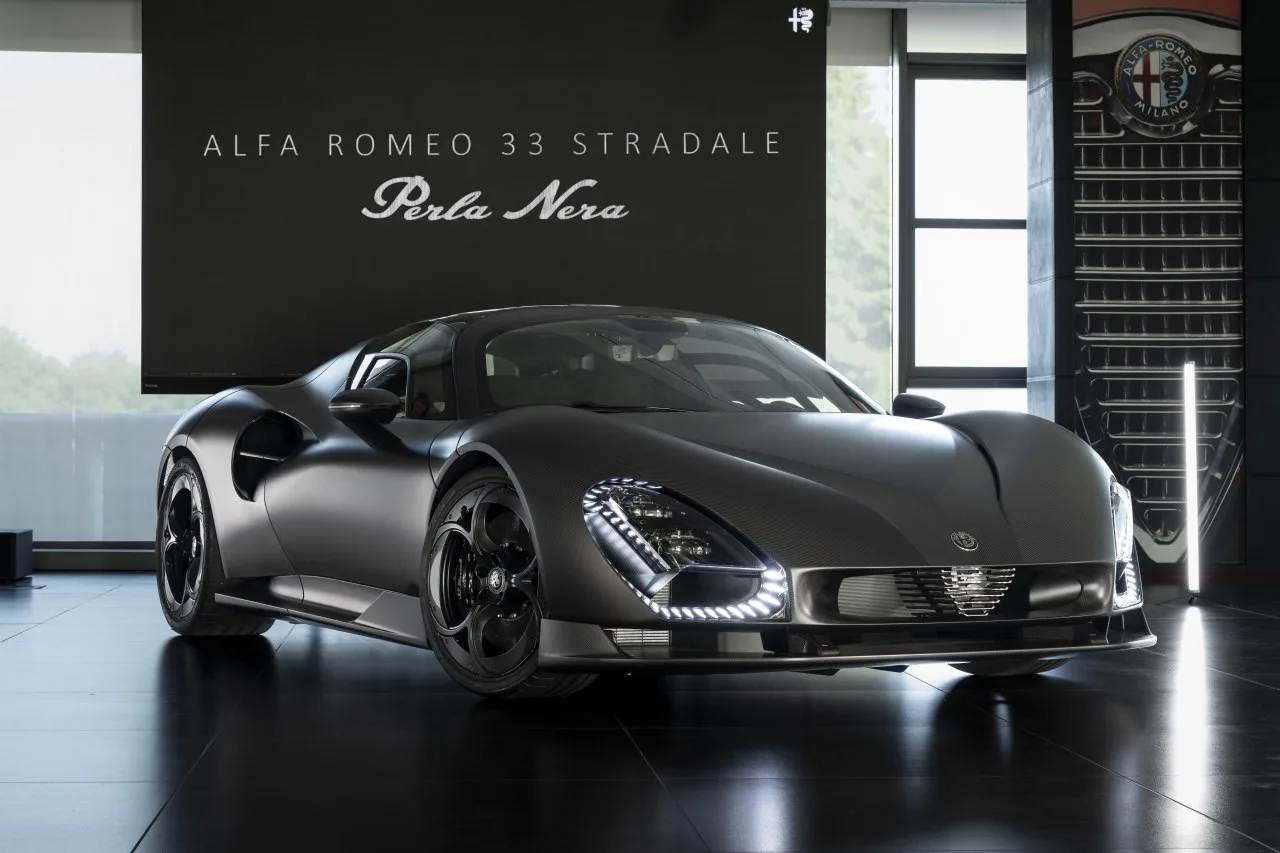 alfa-romeo-33-stradale-perla-nera-2
