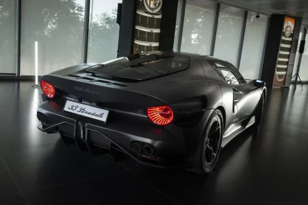 alfa-romeo-33-stradale-perla-nera-3
