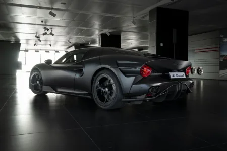 alfa-romeo-33-stradale-perla-nera-4