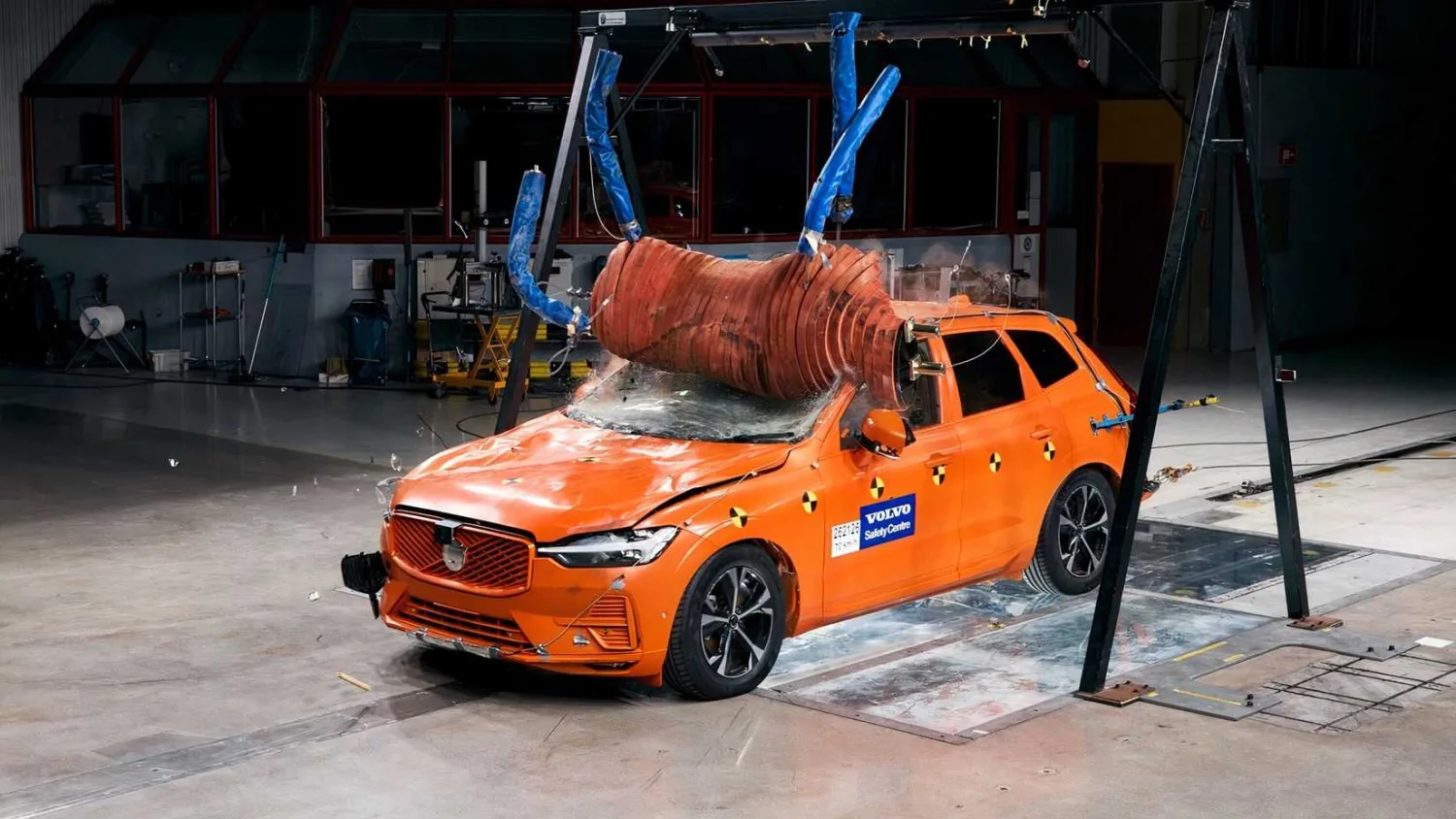 volvo-xc60-crash-test-figurina-losa-3