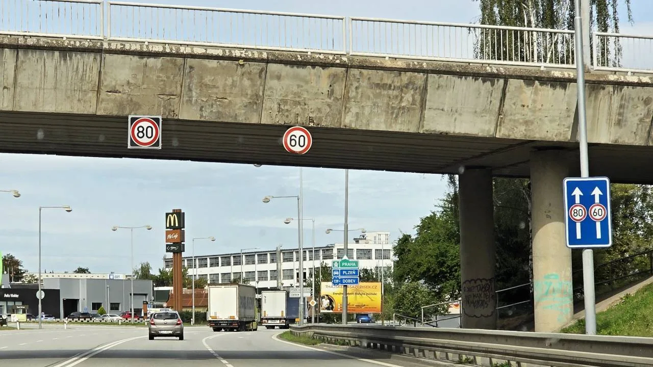 maximalni-povolena-rychlost-pro-jednotlive-jizdni-pruhy