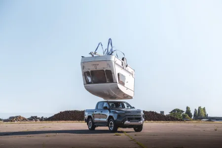 2026-toyota-hilux-karavan-jako-v-top-gearu-2
