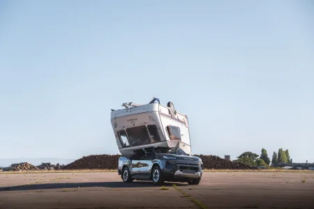 2026-toyota-hilux-karavan-jako-v-top-gearu-3