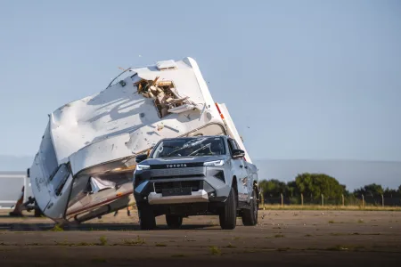 2026-toyota-hilux-karavan-jako-v-top-gearu-5