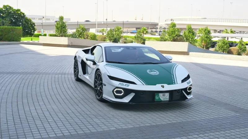 920-horsepower-hybrid-lamborghini-joins-dubai-police-tourist-patrol-fleet