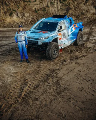 dania-akeel-toyota-dkr-gr-fc-hilux-3