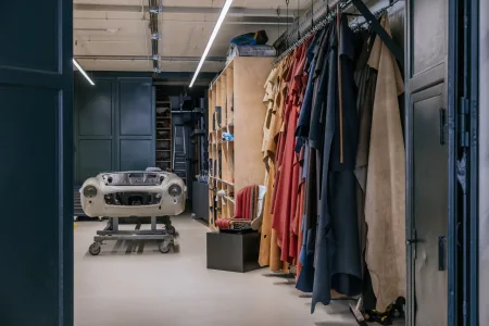 ein-neues-kapitel-beginnt-mercedes-benz-eroffnet-umfassend-erweitertes-classic-center-in-fellbacha-new-chapter-begins-mercedes-benz-opens-extensively-expanded-classic-center-in-fellbach-11