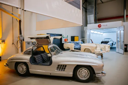ein-neues-kapitel-beginnt-mercedes-benz-eroffnet-umfassend-erweitertes-classic-center-in-fellbacha-new-chapter-begins-mercedes-benz-opens-extensively-expanded-classic-center-in-fellbach-13