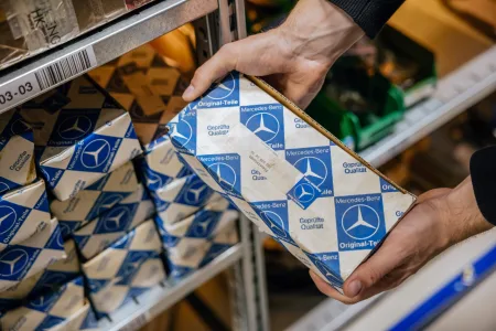 ein-neues-kapitel-beginnt-mercedes-benz-eroffnet-umfassend-erweitertes-classic-center-in-fellbacha-new-chapter-begins-mercedes-benz-opens-extensively-expanded-classic-center-in-fellbach-15