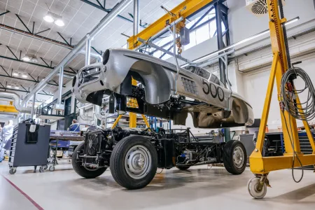 ein-neues-kapitel-beginnt-mercedes-benz-eroffnet-umfassend-erweitertes-classic-center-in-fellbacha-new-chapter-begins-mercedes-benz-opens-extensively-expanded-classic-center-in-fellbach-5