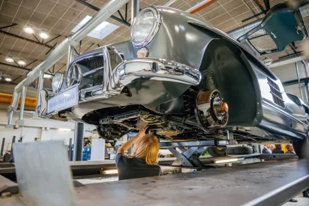 ein-neues-kapitel-beginnt-mercedes-benz-eroffnet-umfassend-erweitertes-classic-center-in-fellbacha-new-chapter-begins-mercedes-benz-opens-extensively-expanded-classic-center-in-fellbach-6