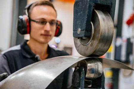 ein-neues-kapitel-beginnt-mercedes-benz-eroffnet-umfassend-erweitertes-classic-center-in-fellbacha-new-chapter-begins-mercedes-benz-opens-extensively-expanded-classic-center-in-fellbach-8