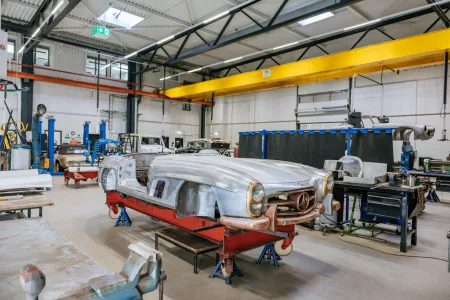 ein-neues-kapitel-beginnt-mercedes-benz-eroffnet-umfassend-erweitertes-classic-center-in-fellbacha-new-chapter-begins-mercedes-benz-opens-extensively-expanded-classic-center-in-fellbach-9